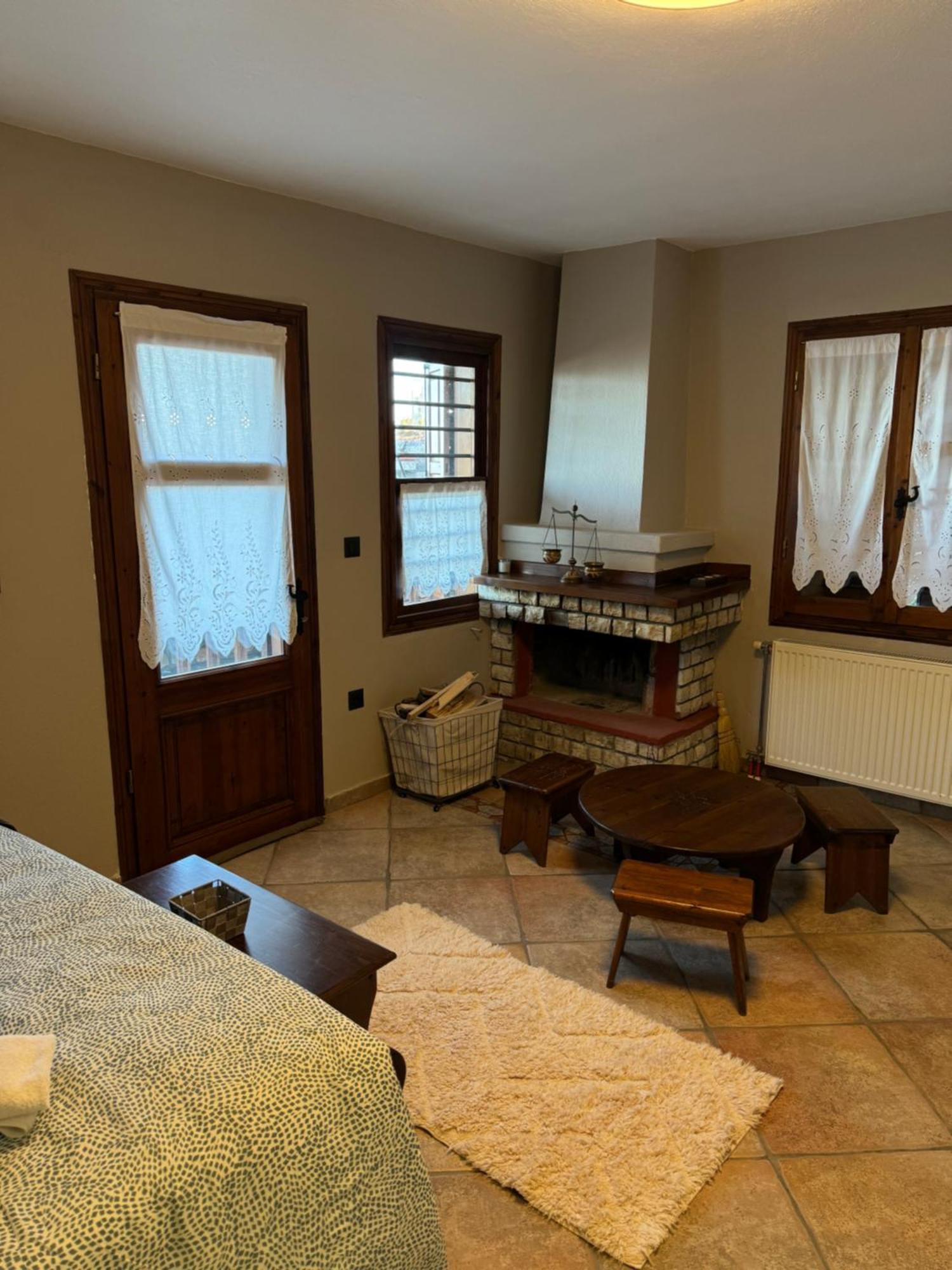 Enastron Guesthouse Palaios Panteleimonas Zewnętrze zdjęcie